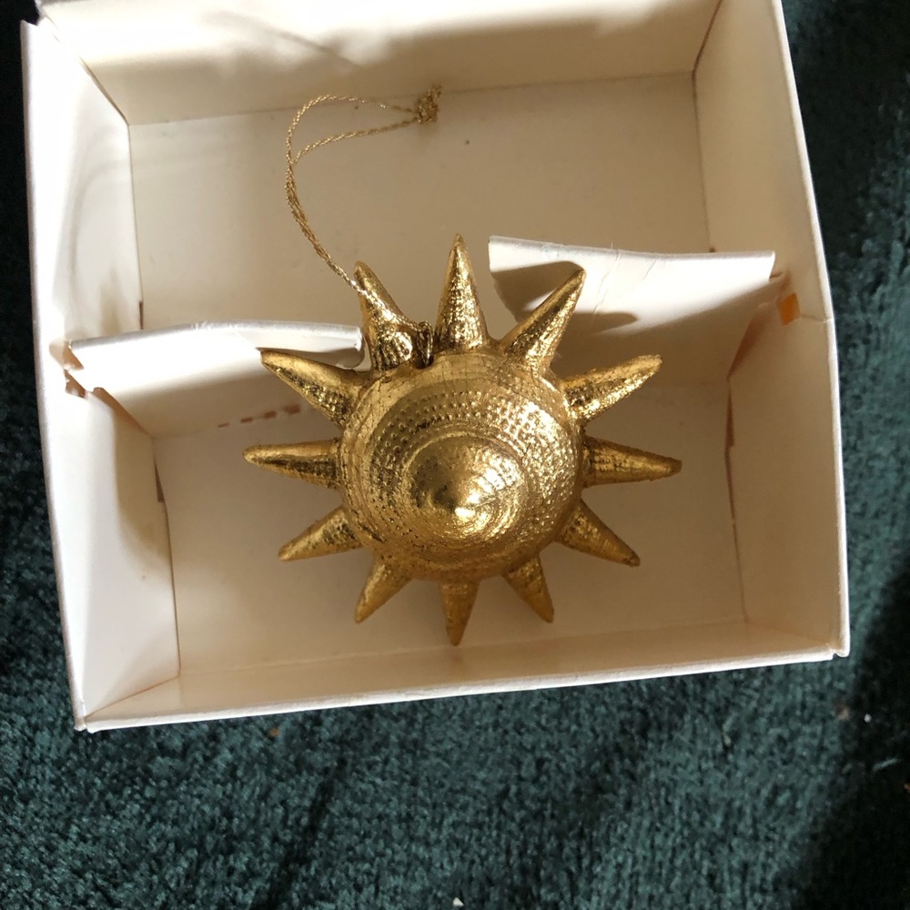 1993 Vintage MARGARET FURLONG GOLD SUNSHELL SUNBURST SHELL 2" ORNAMENT w/ BOX